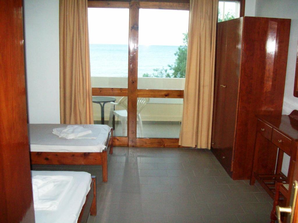 Kato Stalos Beach المظهر الخارجي الصورة